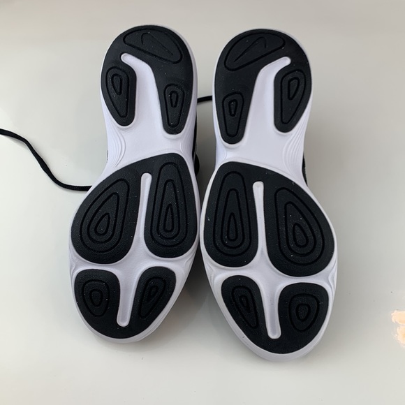 NWT! Nike  Revolution 4 (WIDE) GS 6 Youth - Picture 9 of 11